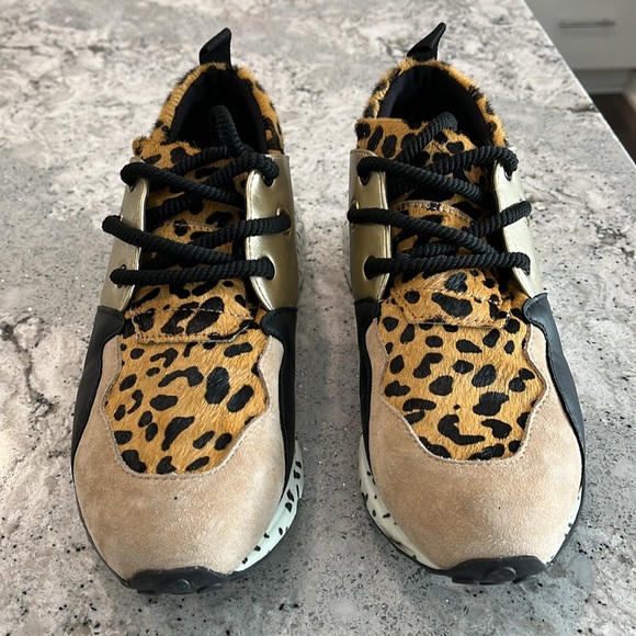 Steve Madden size 8 leopard calf hair sneakers - Picture 3 of 5